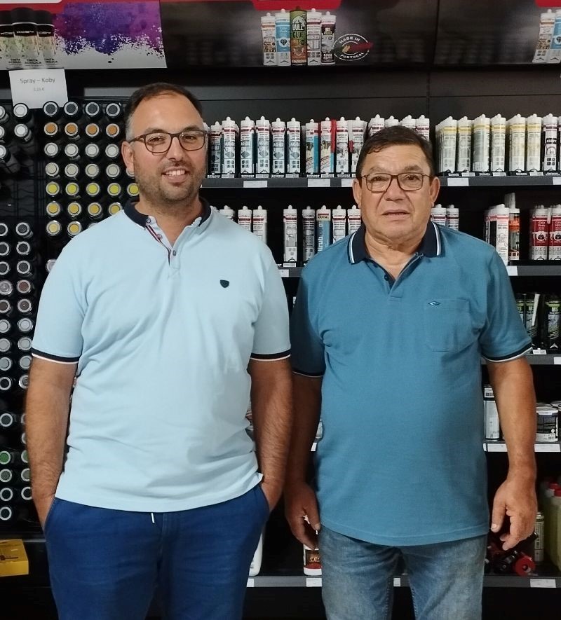 José Cacho e Filipe na loja Bricocacho